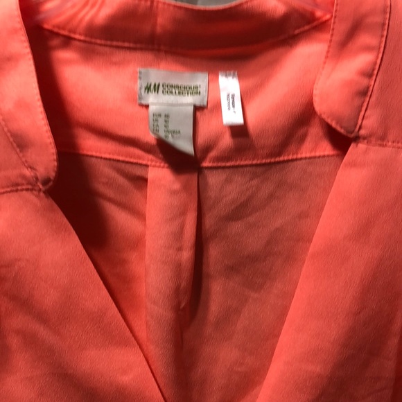 H&M Conscious Line Vibrant Short Sleeve Blouse - Picture 2 of 2